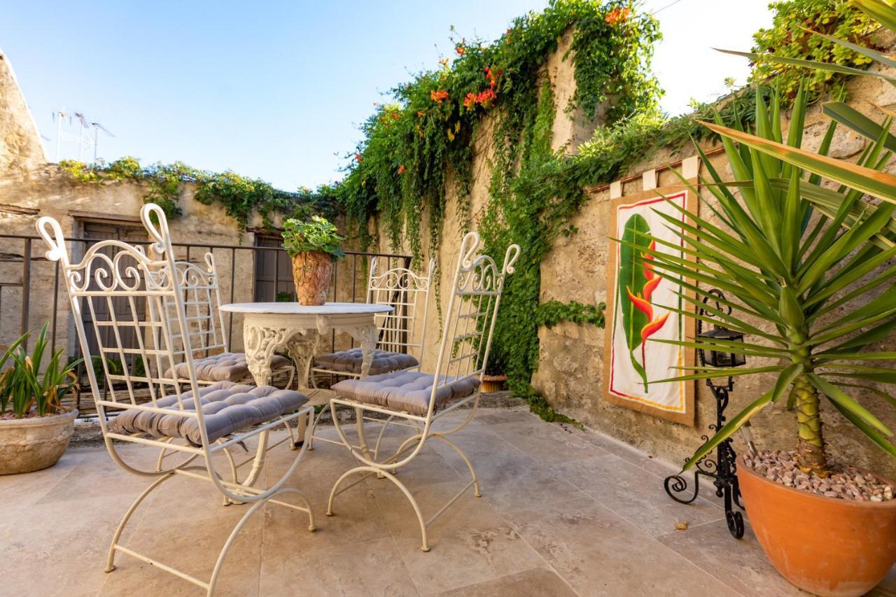 Champagne House - Elegance, Luxury And Charm Bed & Breakfast Condom Exterior photo