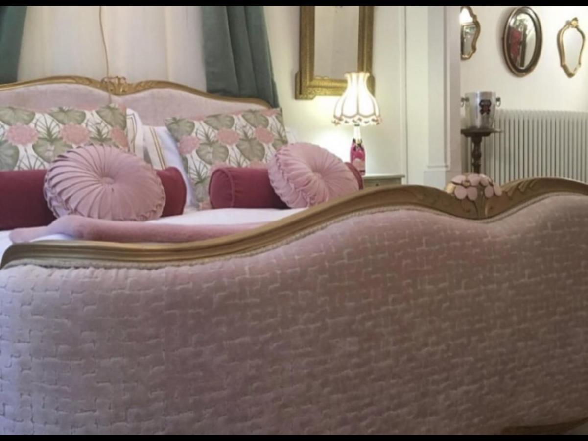 Champagne House - Elegance, Luxury And Charm Bed & Breakfast Condom Exterior photo